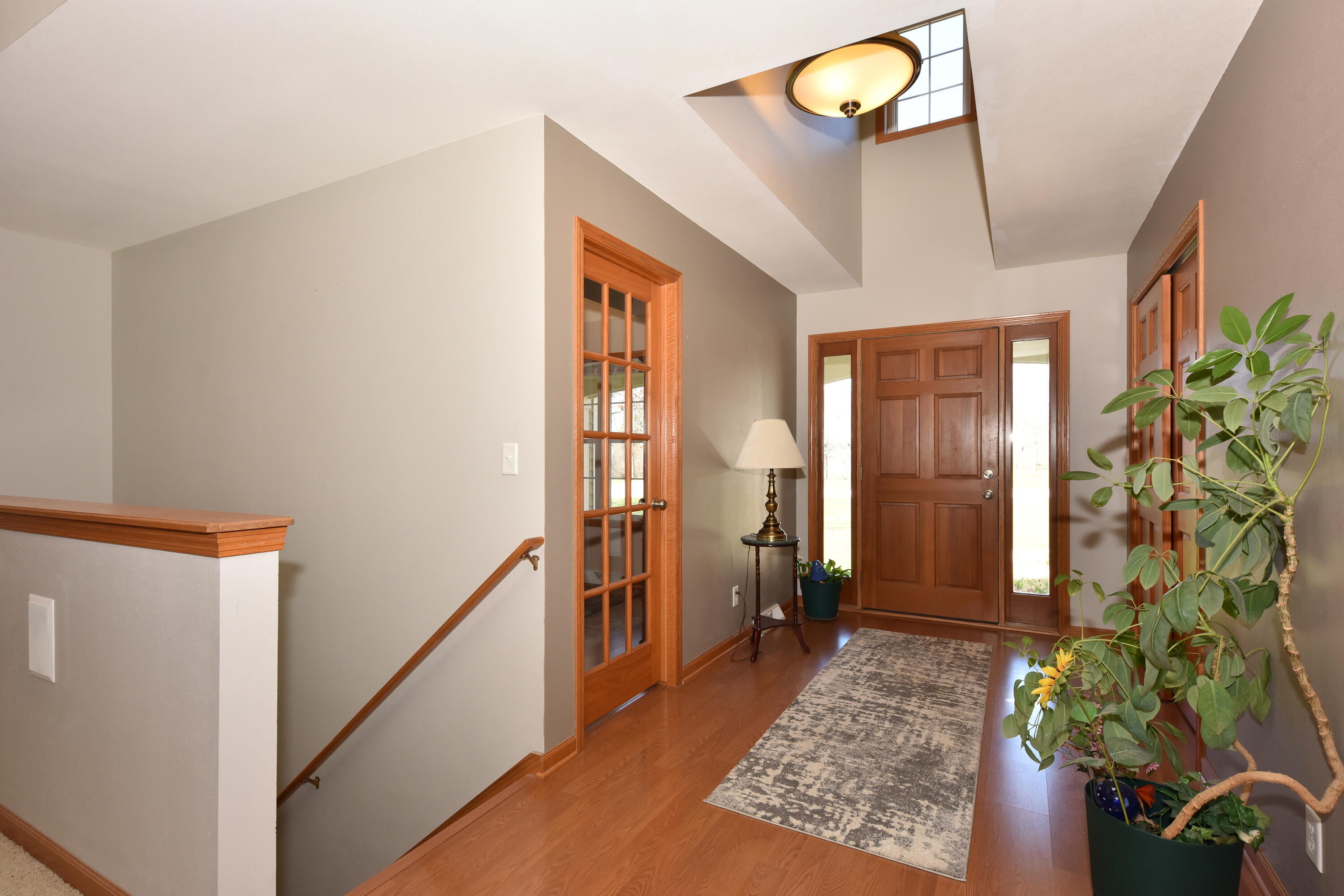 550 Hunter Crossing South Slinger, WI 53086 - Photo 2 of 31 Entryway