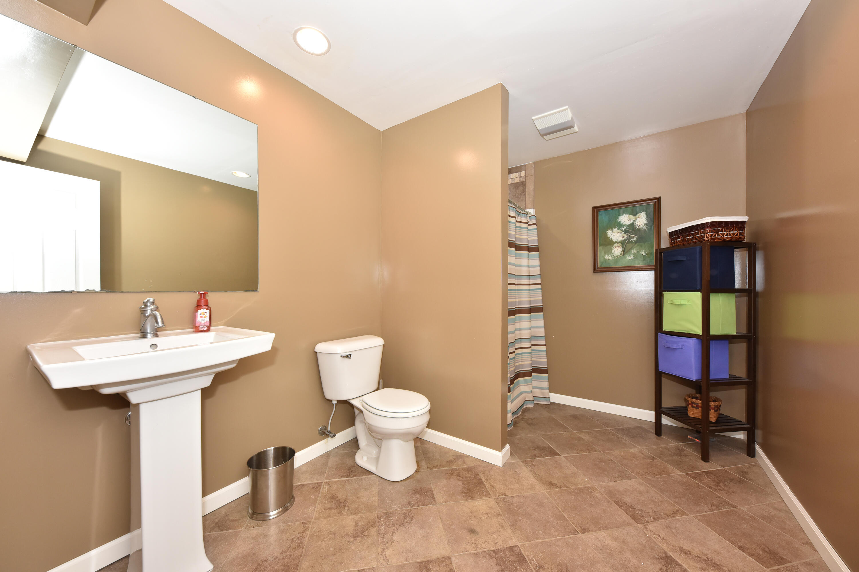 550 Hunter Crossing South Slinger, WI 53086 - Photo 22 of 31 Lower Level Full Bath