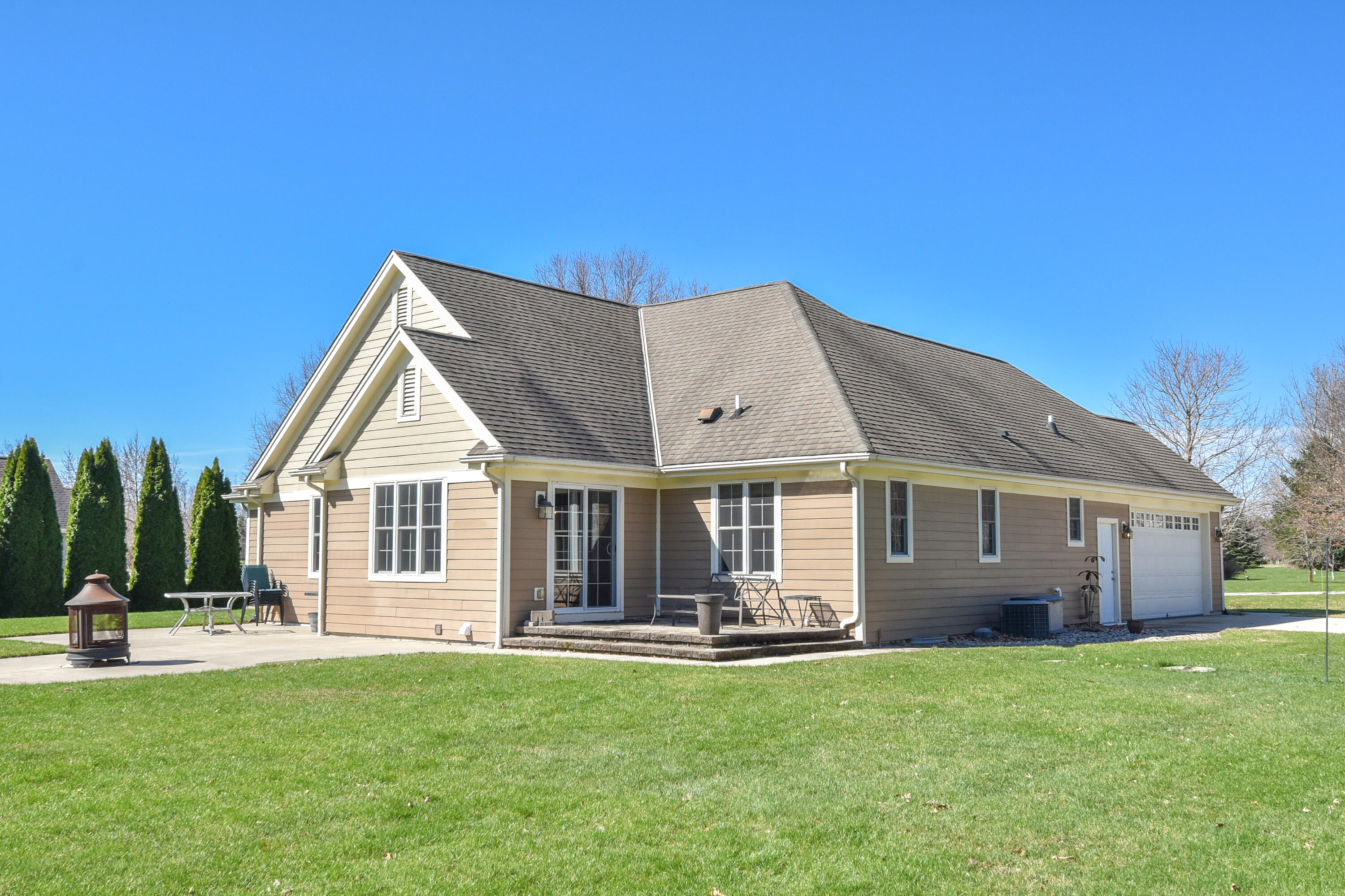 550 Hunter Crossing South Slinger, WI 53086 - Photo 25 of 31 Back of Home