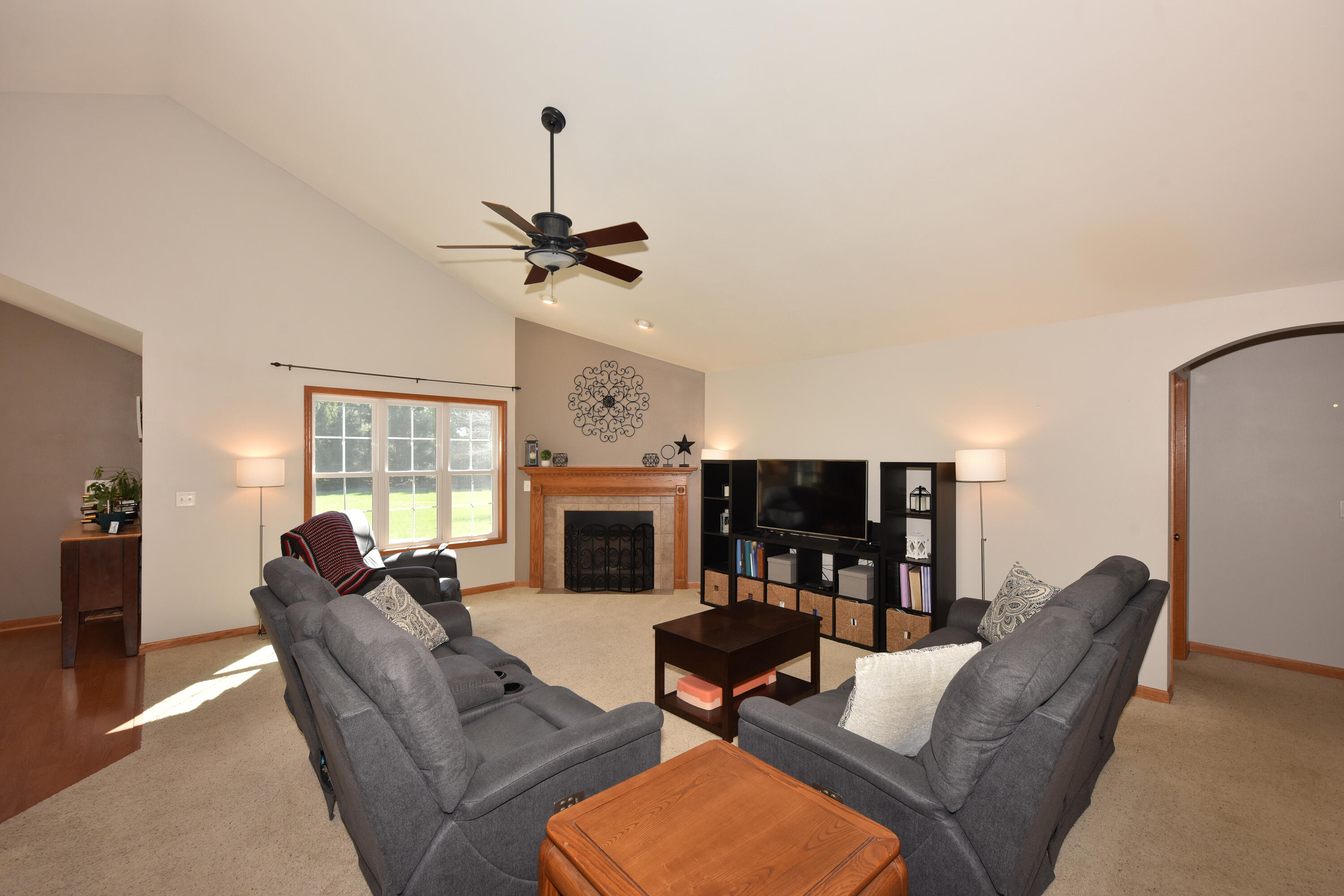 550 Hunter Crossing South Slinger, WI 53086 - Photo 4 of 31 Living Room