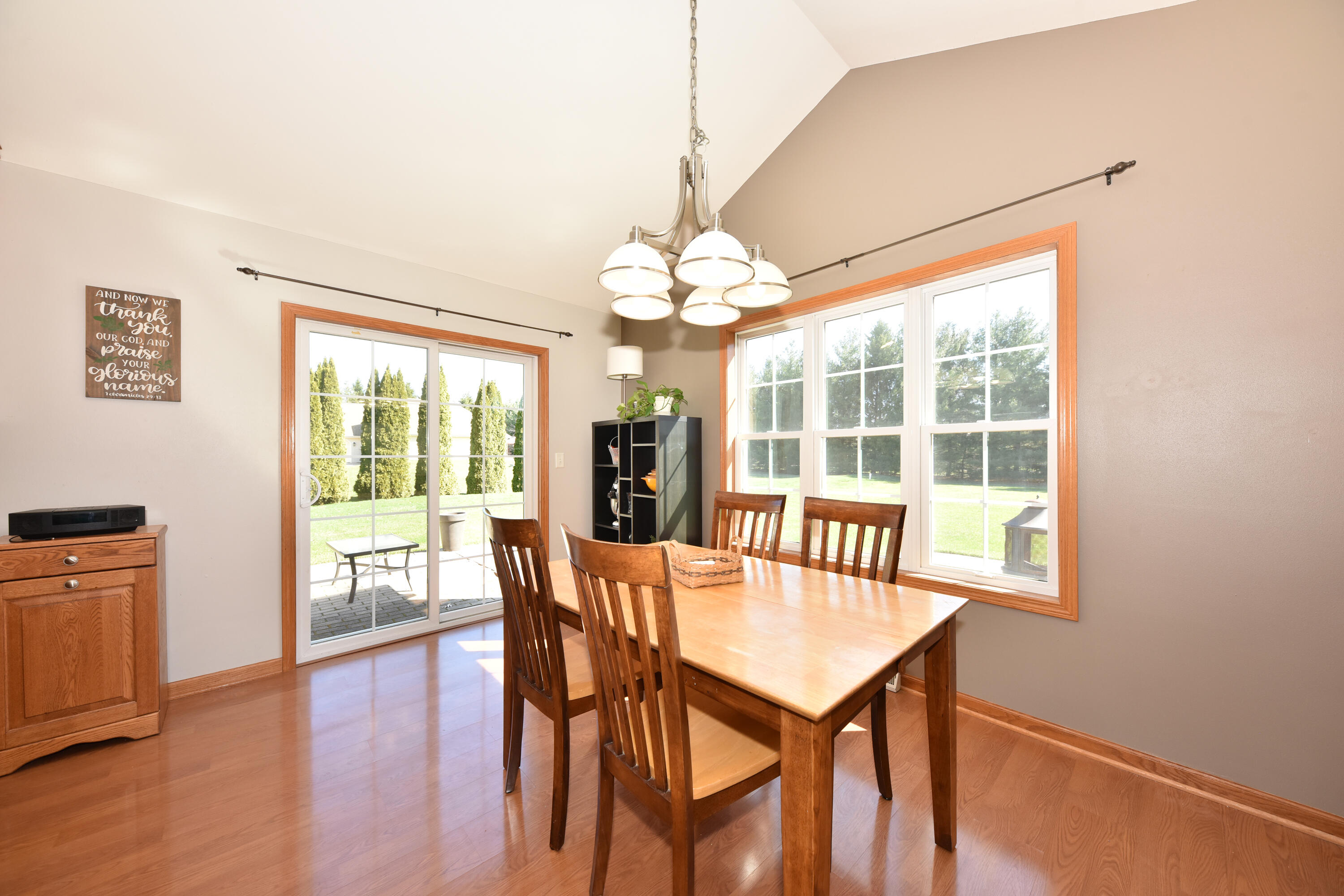 550 Hunter Crossing South Slinger, WI 53086 - Photo 7 of 31 Dining Area