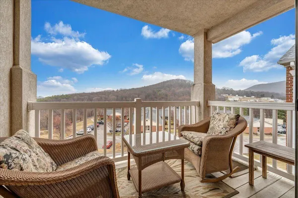 $320,000 | 4444 Pheasant Ridge Road, Unit 405, Roanoke, VA 24014