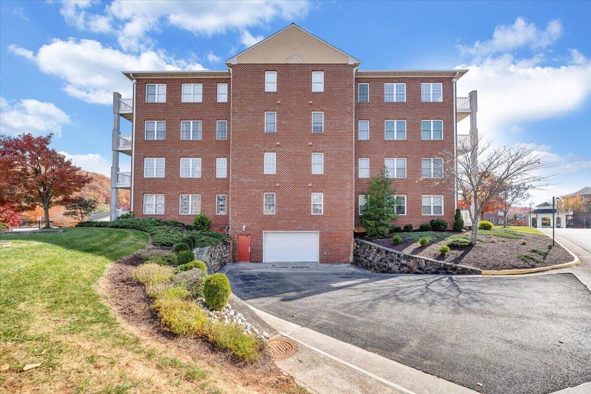 4444 Pheasant Ridge Road, Unit 405 Roanoke, VA 24014 - Photo 62 of 77 62-20-4444 (Building 3)