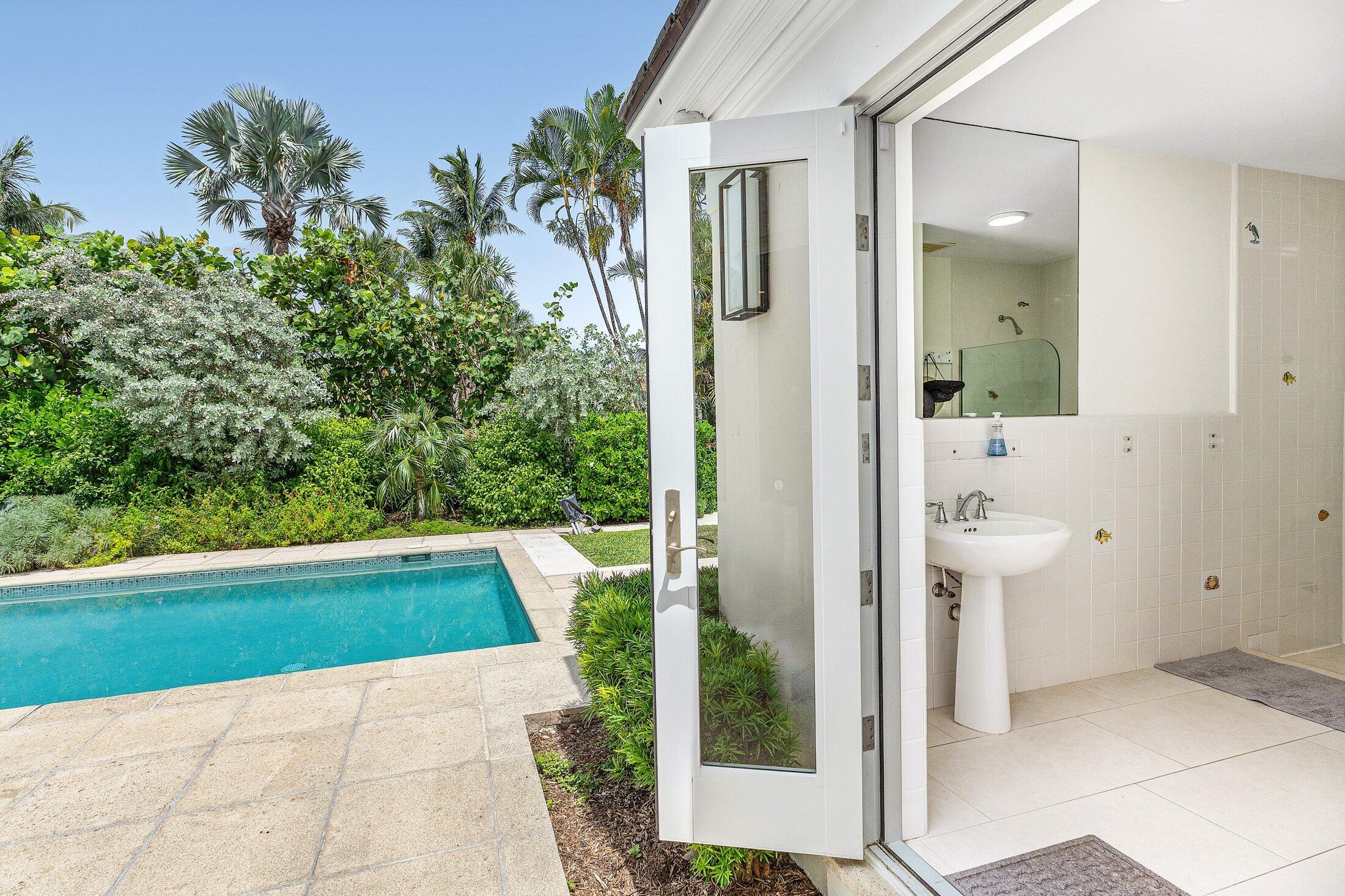 5 Osprey Court Ocean Ridge, FL 33435 - Photo 23 of 39 a view of a bathroom with a tub and shower