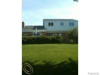 911 Ten Point Drive Rochester, MI 48309 - Photo 11 of 11 Back of home