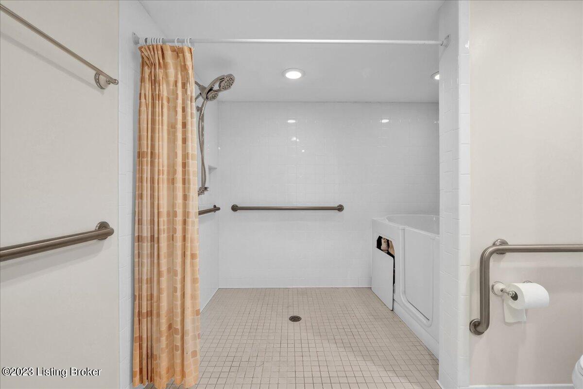 7 Totem Road Louisville, KY 40207 - Photo 13 of 18 Accessible Bath