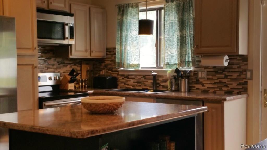 3890 Cone Avenue Rochester, MI 48309 - Photo 8 of 36
