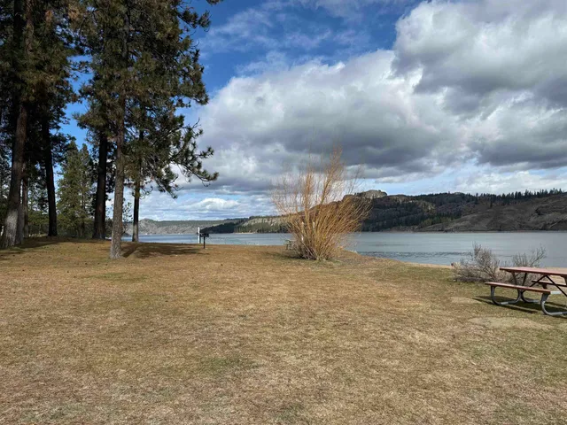 $98,900 | 42078 Porcupine Bay Road, Davenport, WA 99122