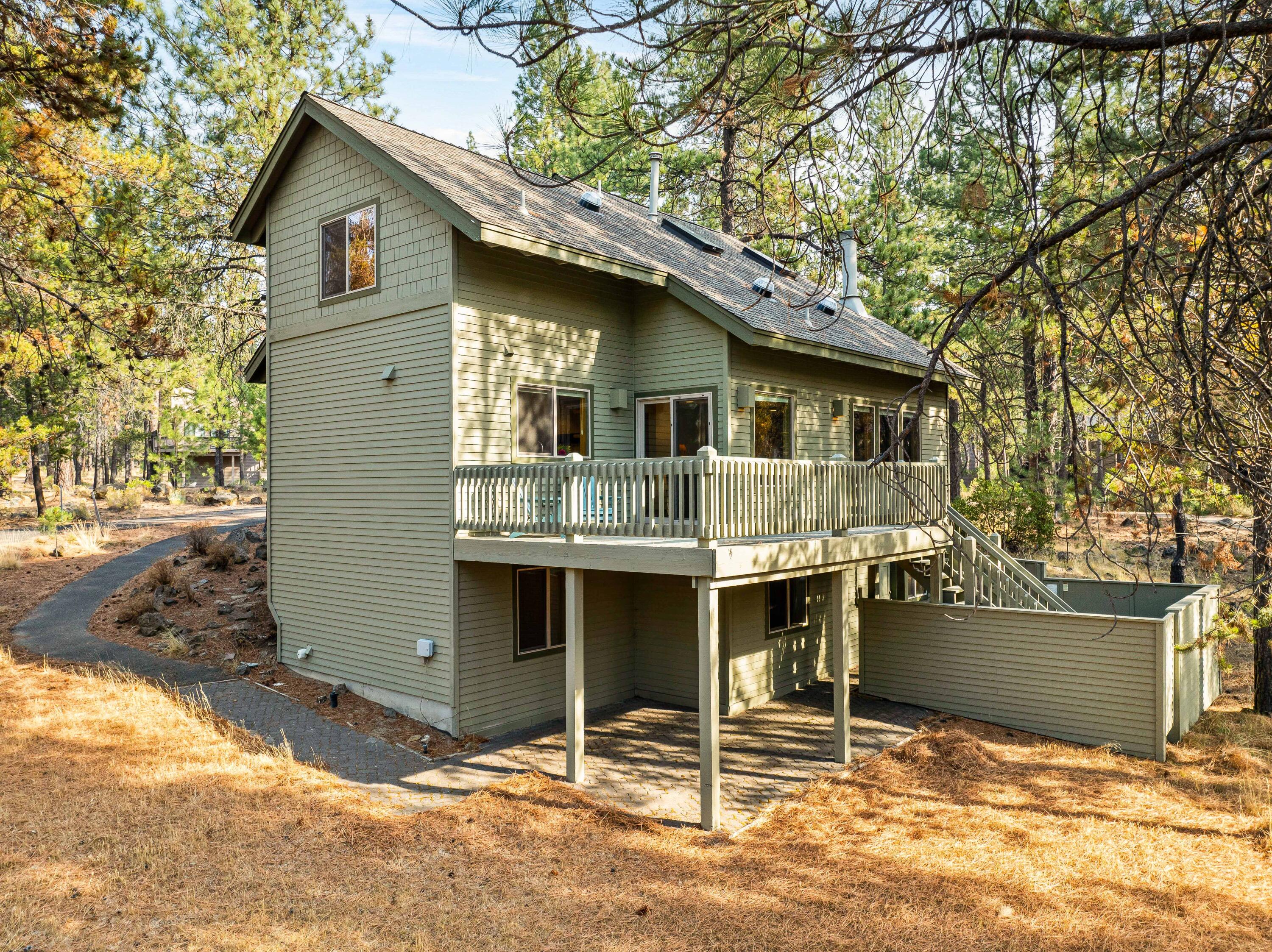 17929 Rhododendron Lane, Unit 7 Sunriver, OR 97707 - Photo 3 of 37 03