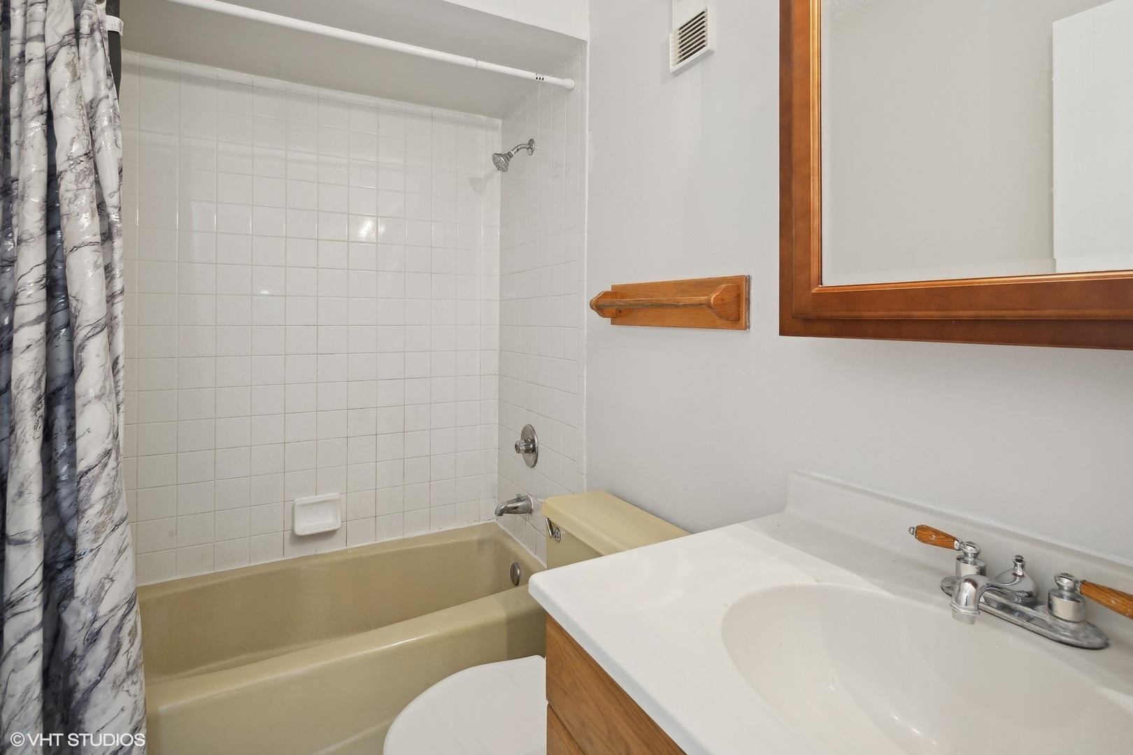 942 North Rohlwing Road, Unit 101F Addison, IL 60101 - Photo 11 of 14