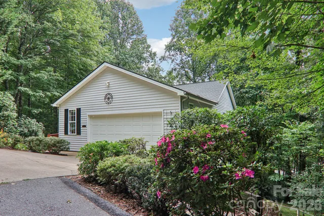 $354,900 | 702 Cinnamon Way, Flat Rock, NC 28731