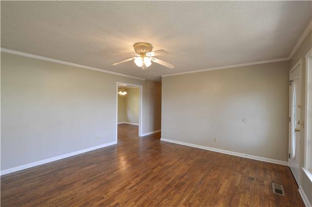 5 Blessing Road Lawrenceburg, TN 38464 - Photo 3 of 20 Living Room