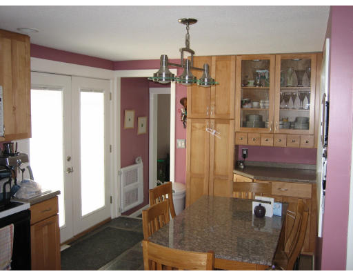 17 Tioga Street Springfield, MA 01128 - Photo 5 of 7 a dining room with furniture and window