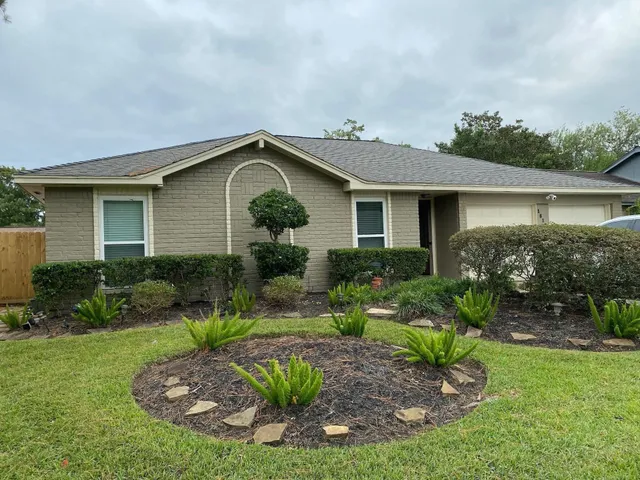 $2,300 | 16107 Tibet Road, Friendswood, TX 77546
