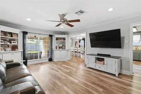 $390,000 | 818 East William David Parkway, Metairie, LA 70005