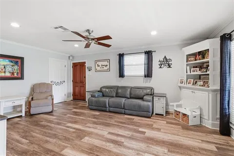 $390,000 | 818 East William David Parkway, Metairie, LA 70005