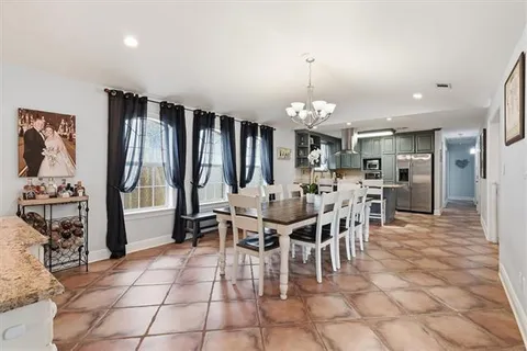 $390,000 | 818 East William David Parkway, Metairie, LA 70005