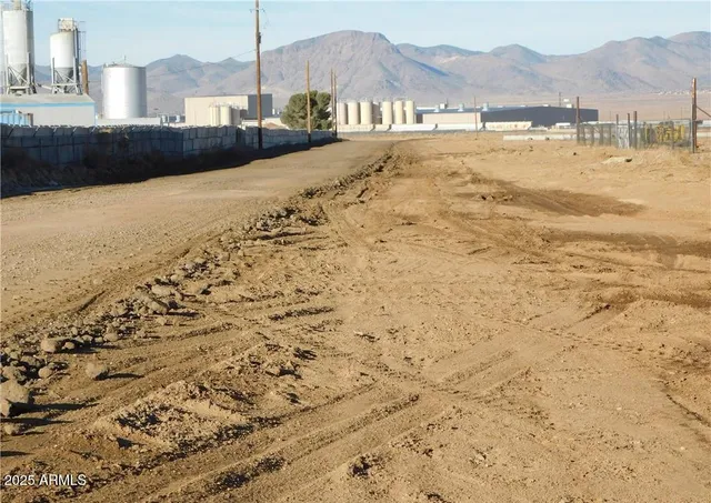 a view of residential houses with outdoor space