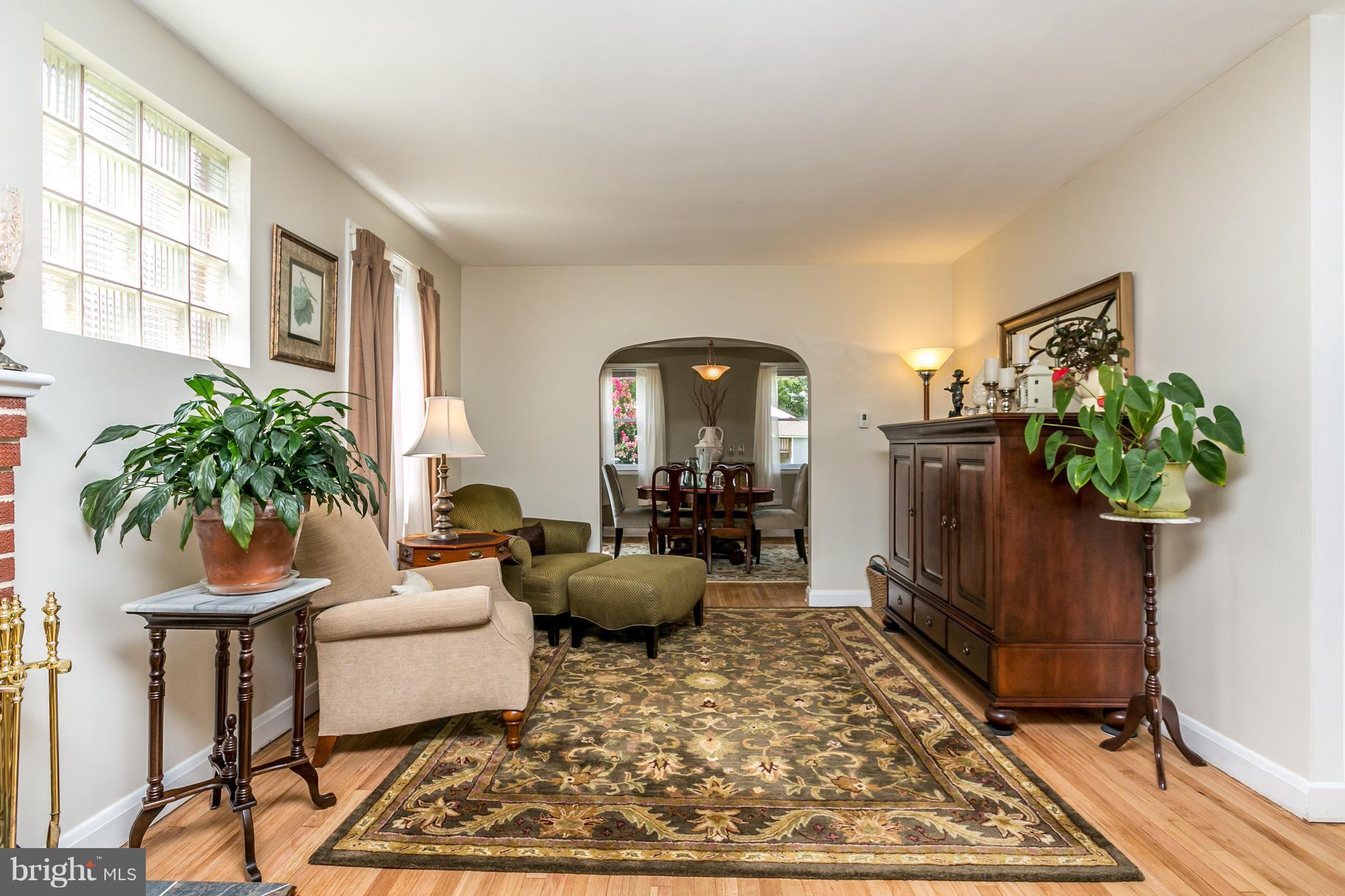 8718 Avondale Road Baltimore, MD 21234 - Photo 6 of 30 Living Room