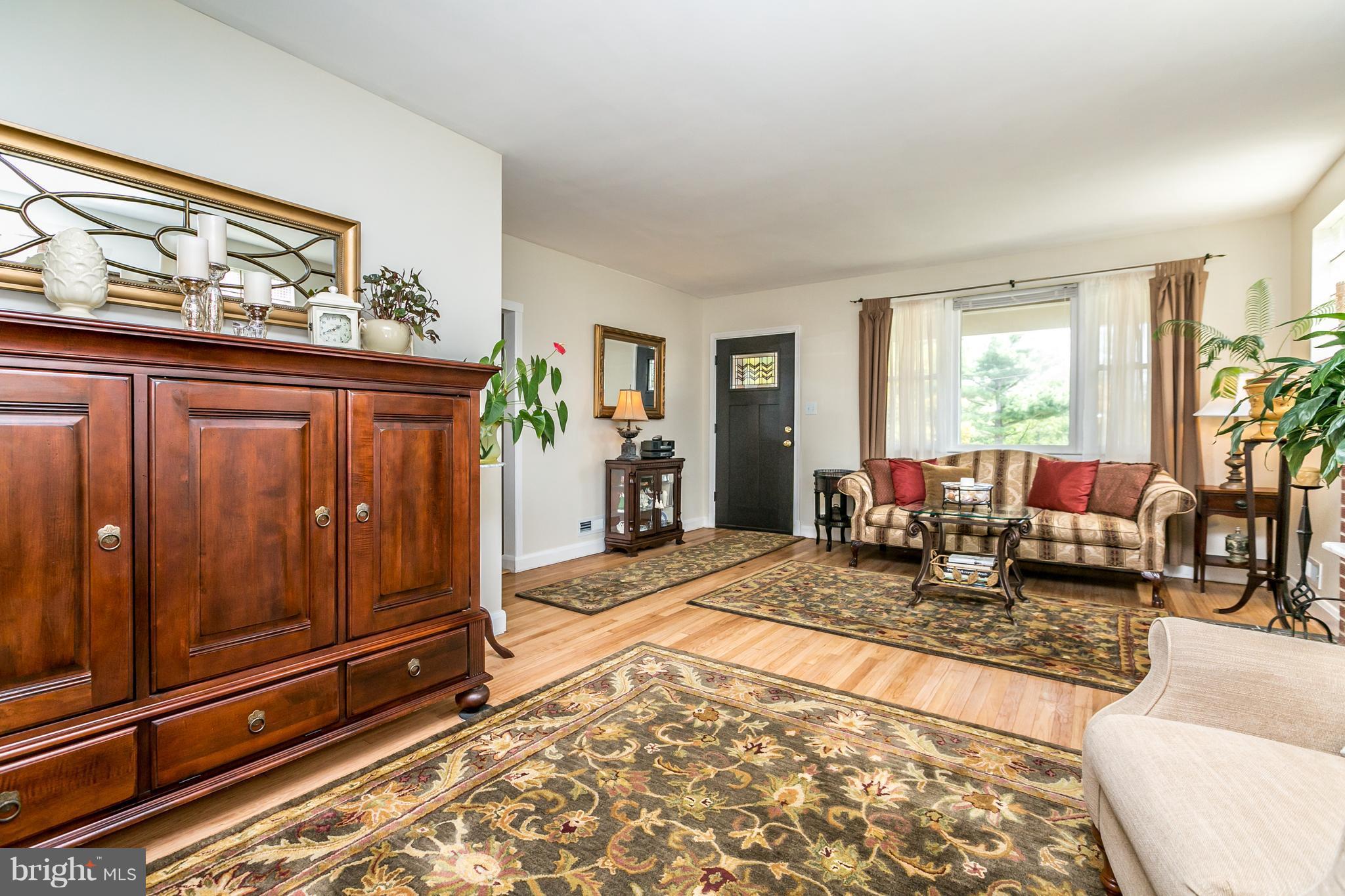 8718 Avondale Road Baltimore, MD 21234 - Photo 7 of 30 Living Room