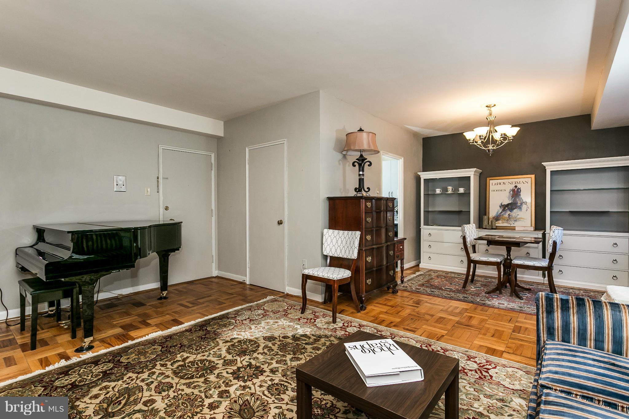 310 Ridgemede Road, Unit 103 Baltimore, MD 21210 - Photo 9 of 29 Living Room/ Dining Combo