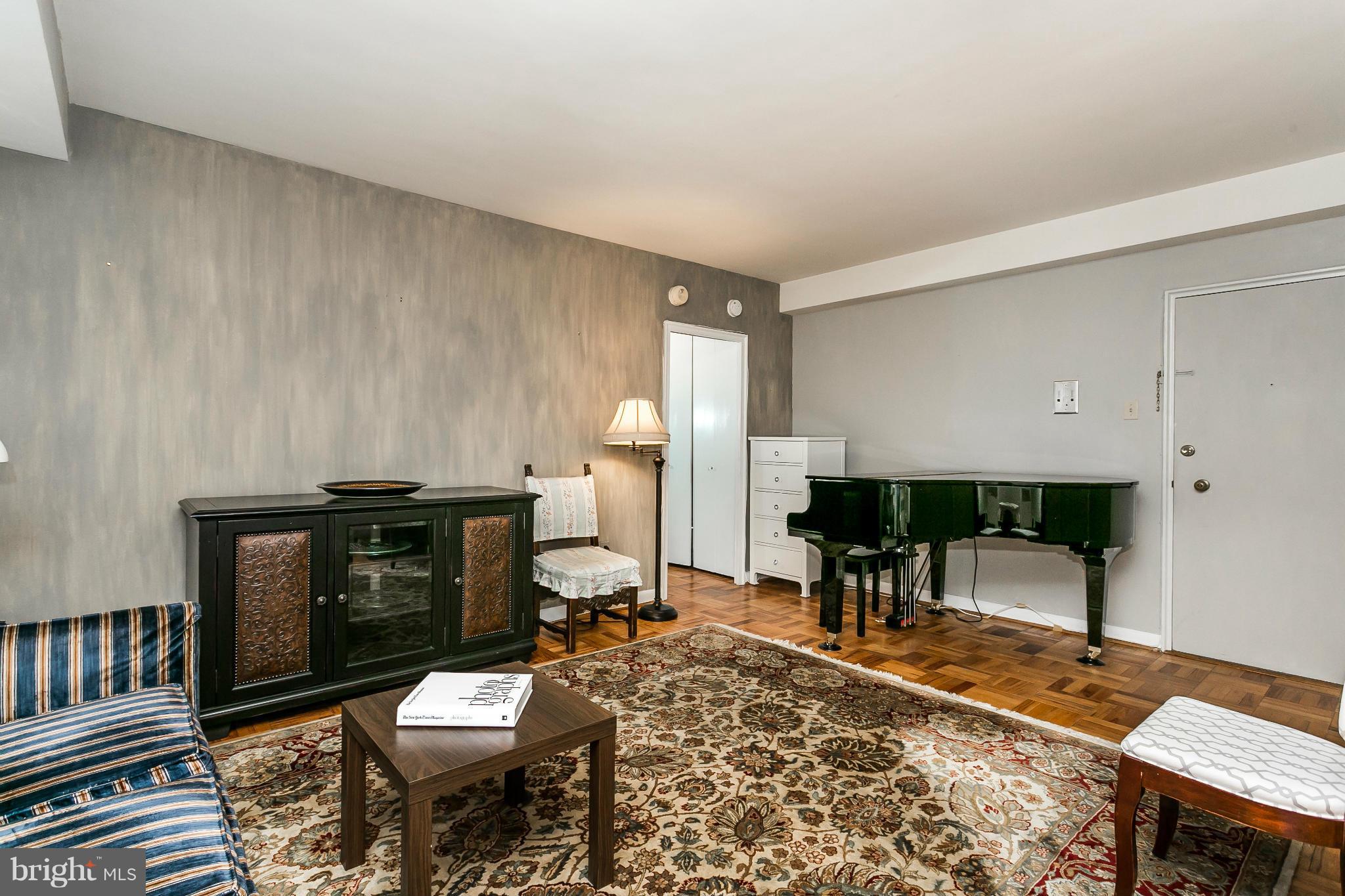 310 Ridgemede Road, Unit 103 Baltimore, MD 21210 - Photo 10 of 29 Living Room