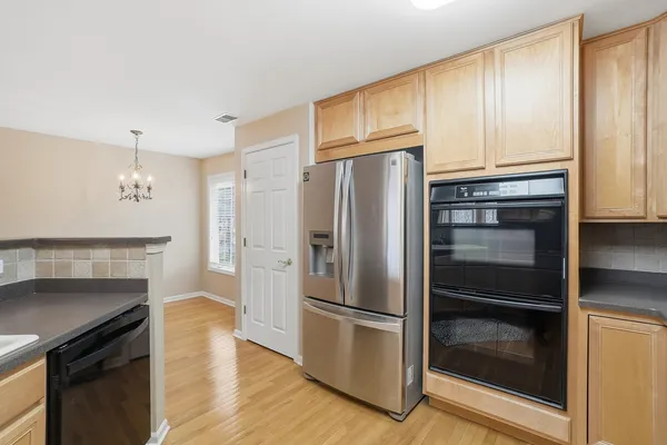 $390,000 | 91 Spyglass Circle, Palos Heights, IL 60463
