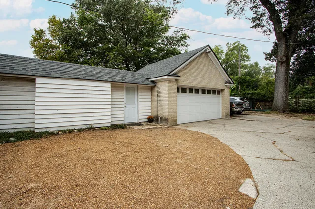 a view of house with a outdoor space