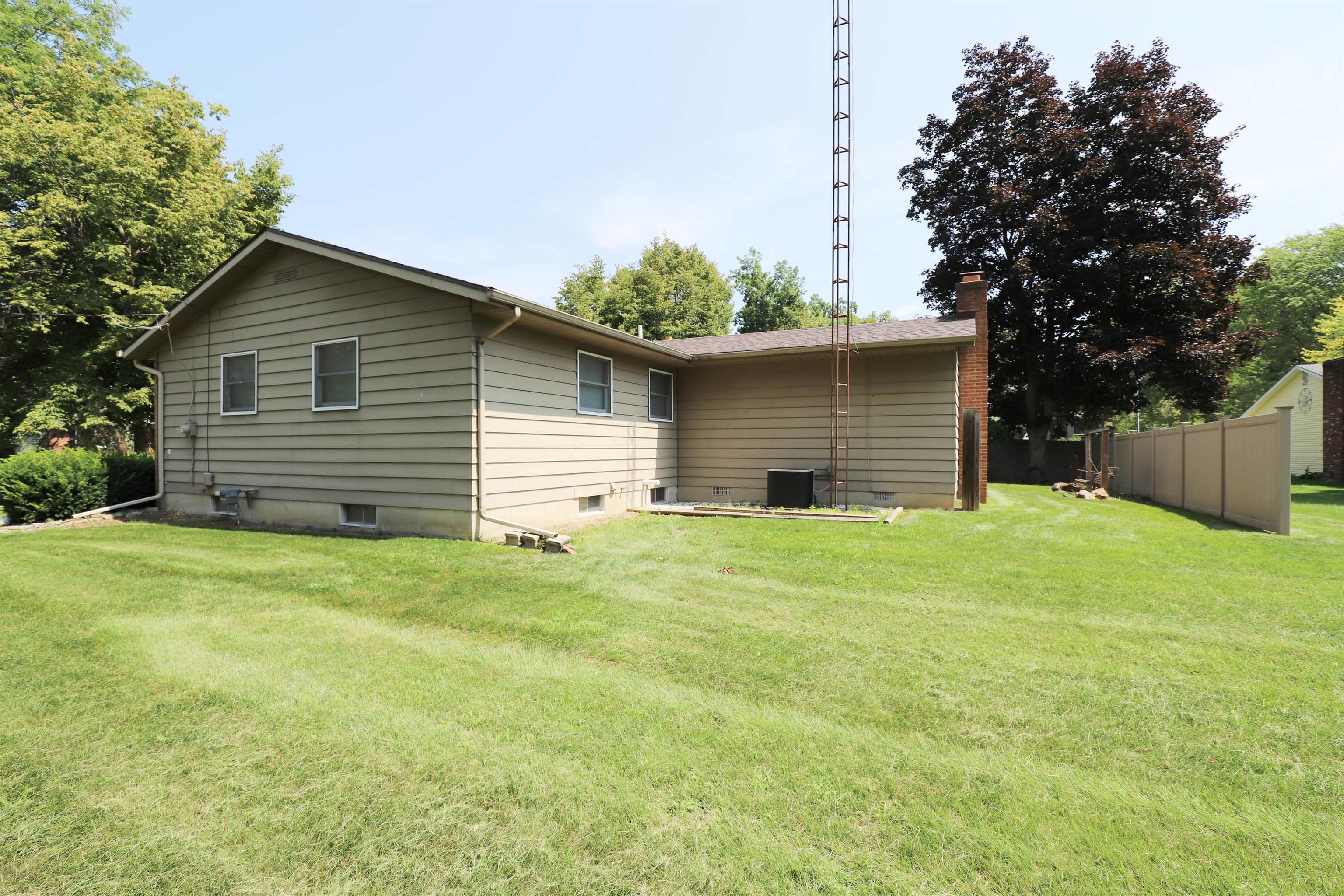 508 Daniel Flushing, MI 48433 - Photo 27 of 31 50118264-26.JPG