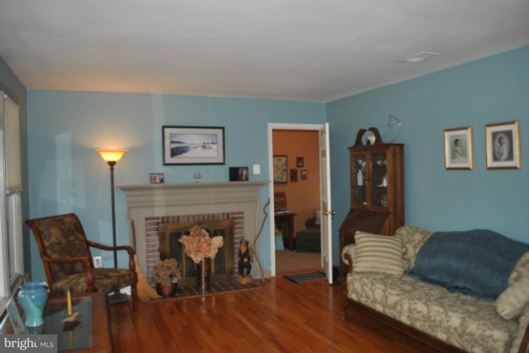 15909 Trenton Road Upperco, MD 21155 - Photo 25 of 29 Living Room