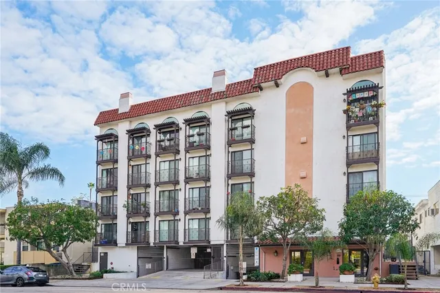 $2,645 | 11162 Camarillo Street, Unit 206, North Hollywood, CA 91602