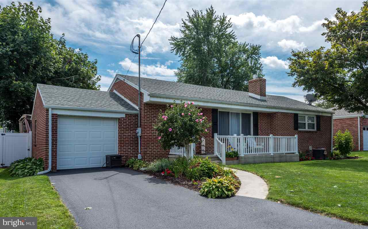 2266 Maple Road York, PA 17408 - Photo 3 of 28