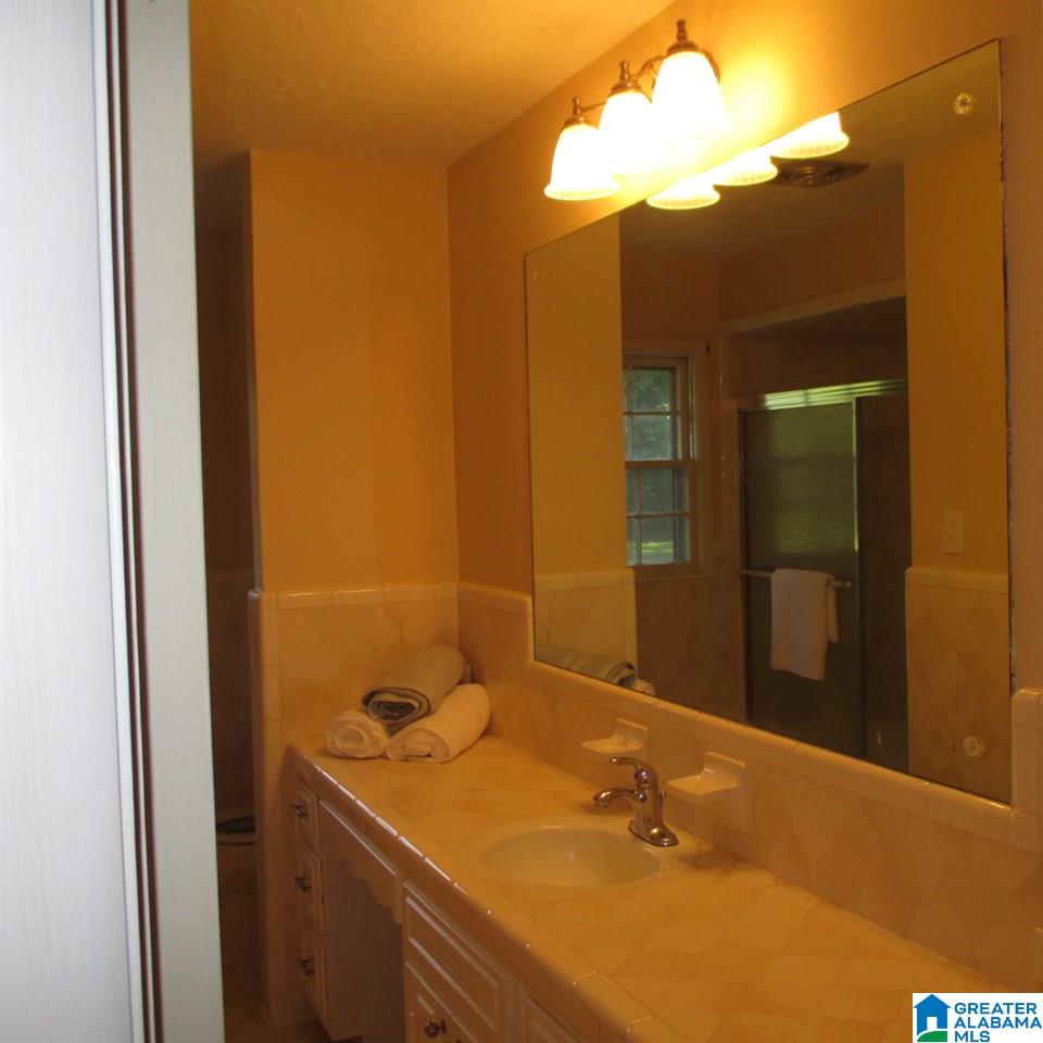 220 20th Street Oneonta, AL 35121 - Photo 11 of 20