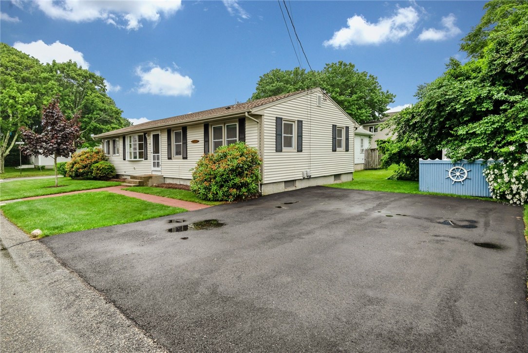 36 Sewell Road Narragansett, RI 02882 - Photo 3 of 25