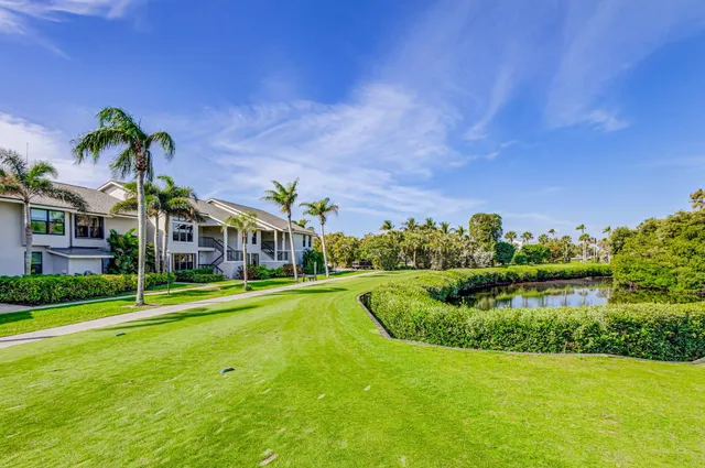 a view of a lake with houses in outdoor space