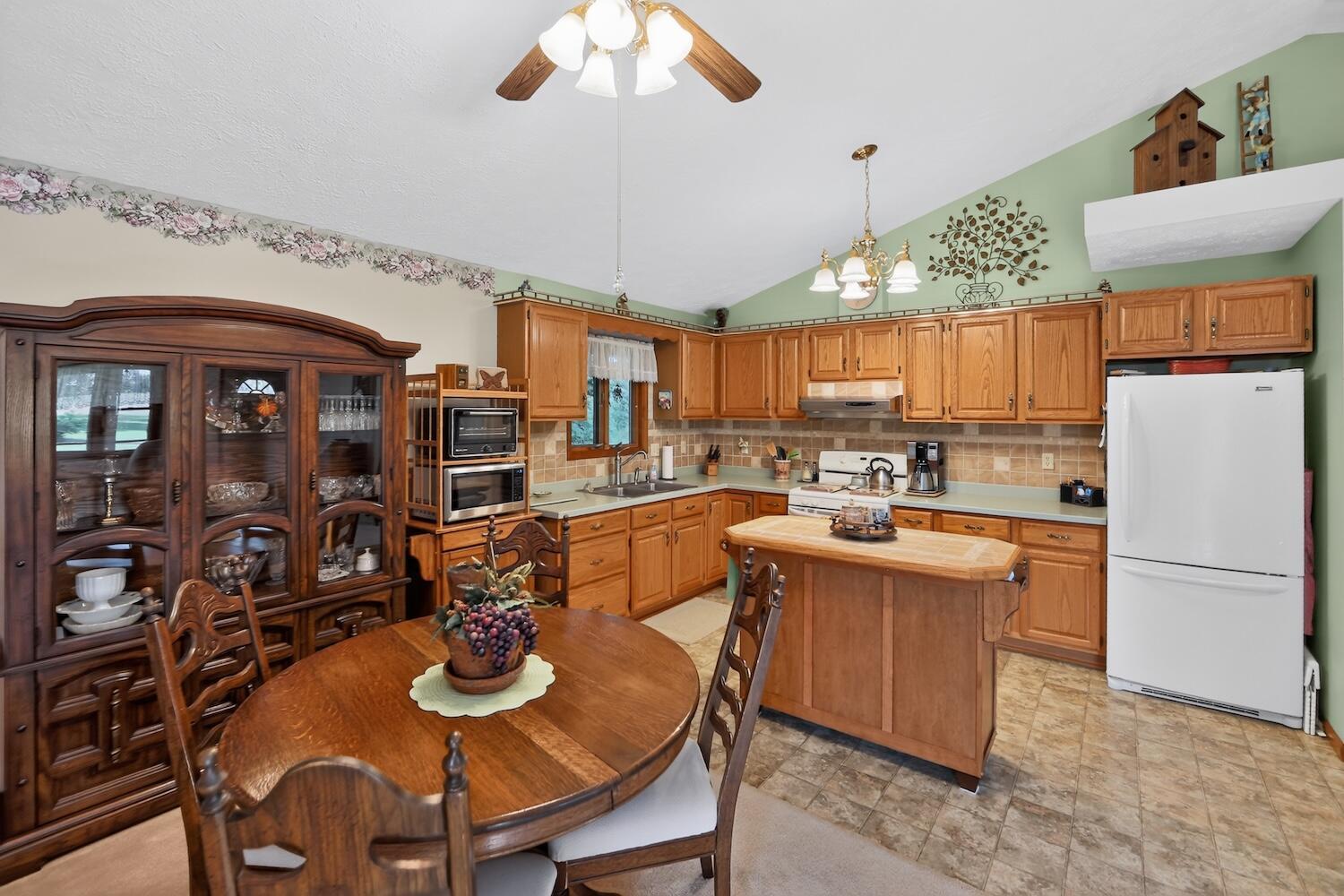 23526 Caves Road Gambier, OH 43022 - Photo 8 of 44