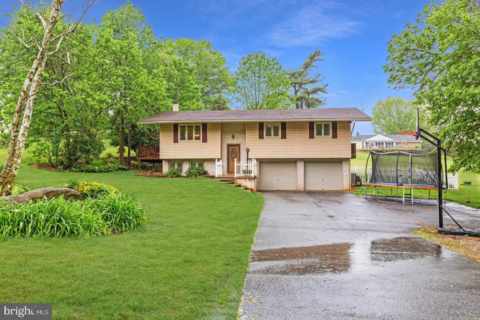 54 Cherokee Road Willow Street, PA 17584 - Photo 3 of 60 Gallery Image 3