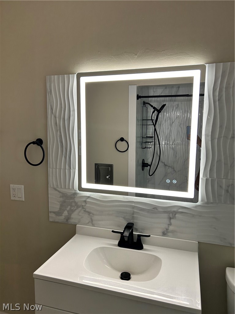 443 Lansing Road Akron, OH 44312 - Photo 14 of 29 New Vanity & Modern Mirror