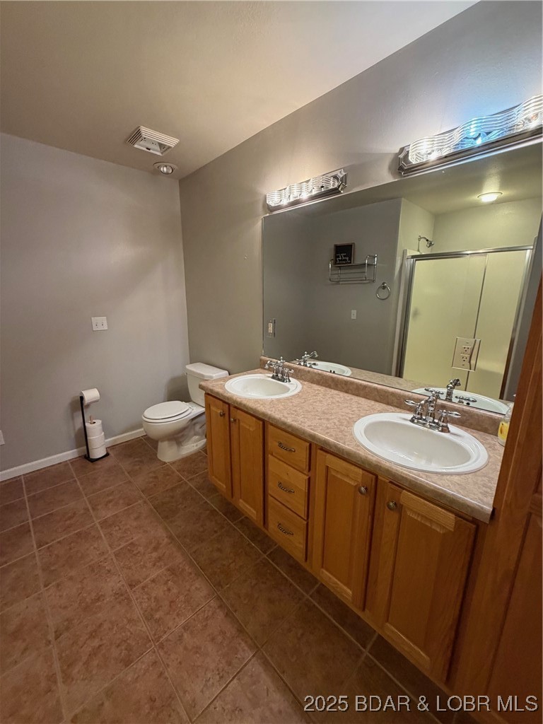 27630 Golden Point Lane Barnett, MO 65011 - Photo 11 of 60 Primary Bathroom