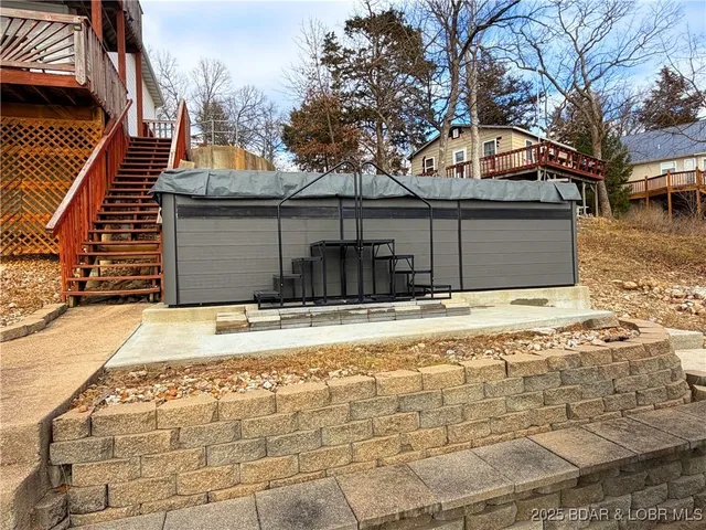 $685,000 | 27630 Golden Point Lane, Barnett, MO 65011