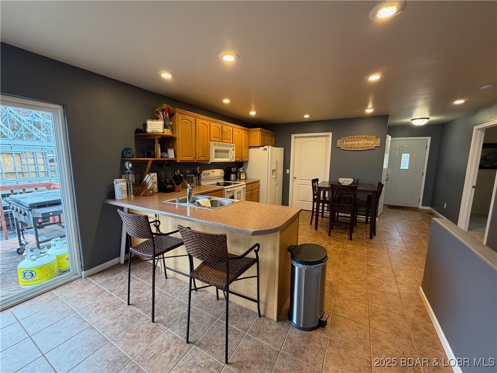 27630 Golden Point Lane Barnett, MO 65011 - Photo 5 of 60 Kitchen with Bar