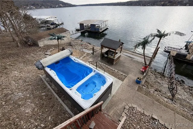 $685,000 | 27630 Golden Point Lane, Barnett, MO 65011