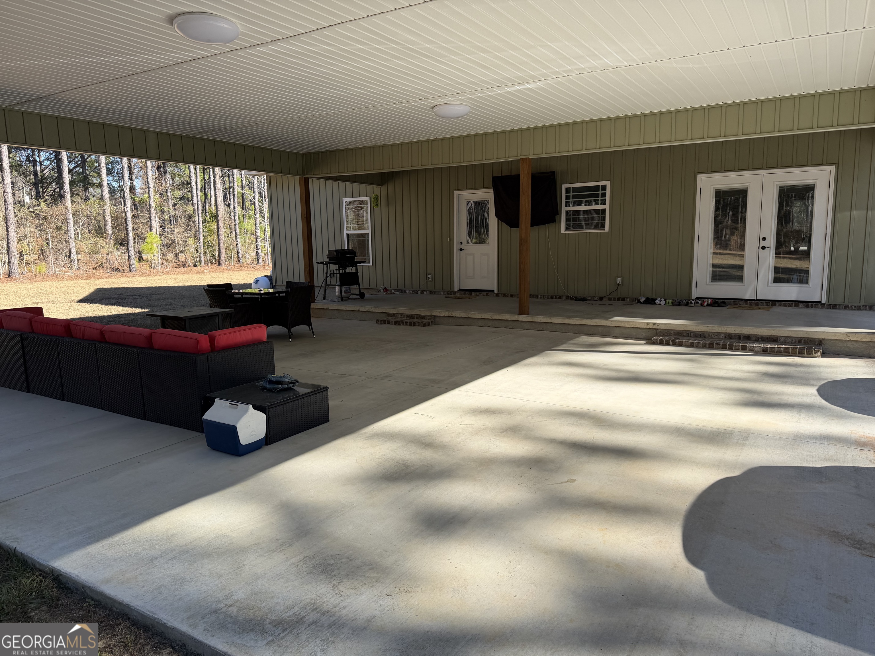 1347 Payne Road Rentz, GA 31075 - Photo 11 of 45 a living room with furniture gym equipment and a large window