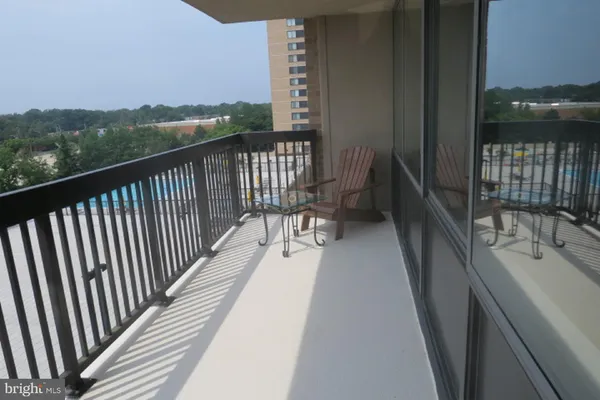 $1,950 | 3709 South George Mason Drive, Unit 609E, Falls Church, VA 22041