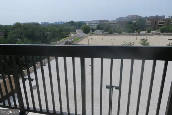 $1,950 | 3709 South George Mason Drive, Unit 609E, Falls Church, VA 22041