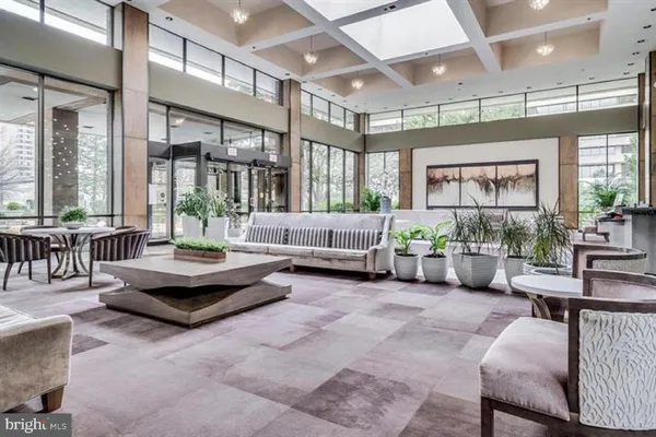 $1,950 | 3709 South George Mason Drive, Unit 609E, Falls Church, VA 22041