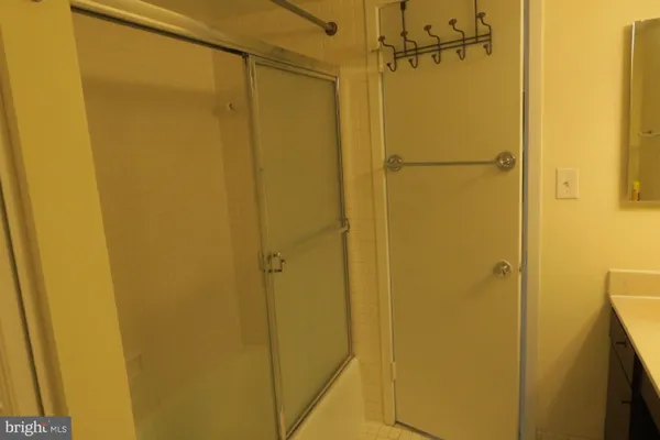 $1,950 | 3709 South George Mason Drive, Unit 609E, Falls Church, VA 22041