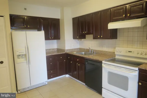 $1,950 | 3709 South George Mason Drive, Unit 609E, Falls Church, VA 22041