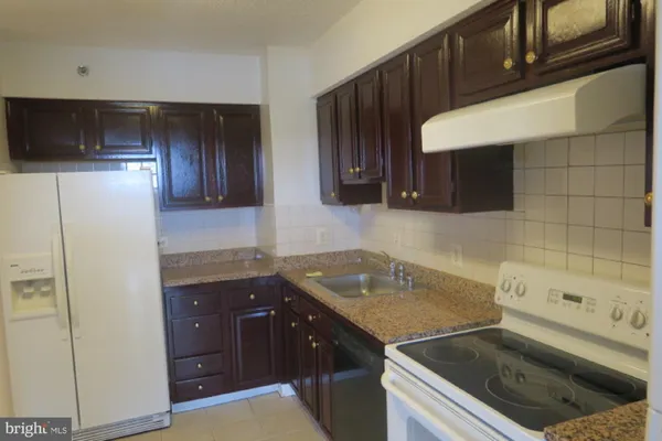 $1,950 | 3709 South George Mason Drive, Unit 609E, Falls Church, VA 22041