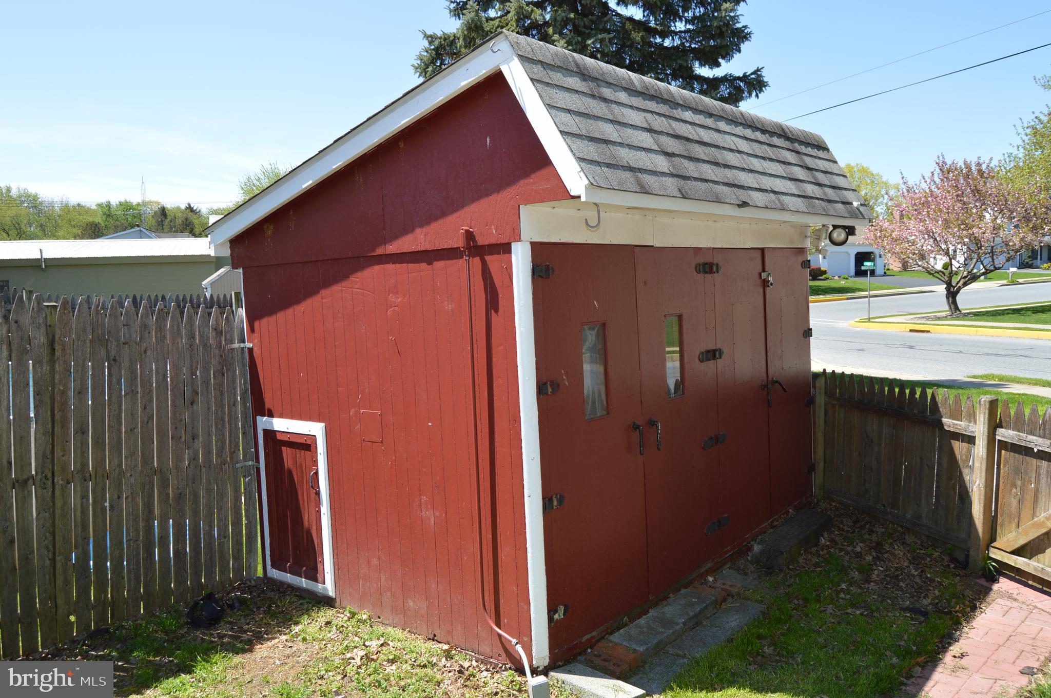 440 North Cedar Street Lititz, PA 17543 - Photo 5 of 57 Nice Shed